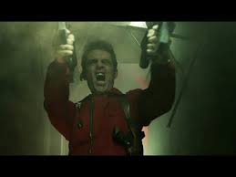 La casa de papel es una serie de televisión española creada por álex pina y producida por atresmedia y posteriormente por netflix.protagonizada por úrsula corberó, itziar ituño y álvaro morte, se presentó en el iii festival de televisión de primavera en burgos en marzo de 2017 1 y el 2 de mayo de ese mismo año se estrenó en la cadena española antena 3. Berlin S Goodbye Death La Casa De Papel English Youtube