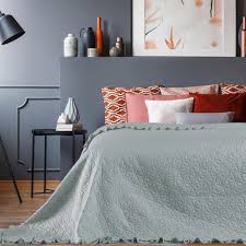 Besonders beliebt als bettüberwurf set ist der bettüberwurf grau. Tagesdecke Mit Ruschen Bettuberwurf Betthusse Kaufland De