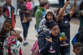 Resultado de imagen para MIGRANTES REGRESAN A TIJUANA DESDE ESTADOS UNIDOS