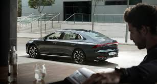 Exclusiveness begins with radical modern styling that radiates sensuous. Azera Highlights Sedan Hyundai Uae