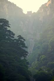 Sinds 1987 staat de berg op de werelderfgoedlijst van unesco. Taishan 6293 Stufen Zum Schonsten Sonnenaufgang Der Welt