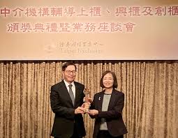 Aug 29, 2020 · 本篇文章整理了市面上30間+台股證券開戶資訊，分成了各間證券的開戶條件、手續費折數、開戶優惠、證券商特色以及退傭時間等等。包含了玉山富果、富邦、台新、日盛、元大、凱基、中國信託、第一金、統一、陽信、兆豐等30間+的證券商。我們也下載了他們的券商下單軟體以及app，並最初相應. å‡±åŸºè­‰åˆ¸ æ–°èžä¸­å¿ƒ å…¬èªæˆå°±