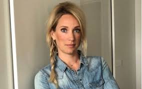 Browse 208 helene hendriks stock photos and images available, or start a new search to explore more stock photos and images. Helene Hendriks Leeftijd Helene Hendriks De Nieuwe Collega Van Simon Voetbal Geplaatst In Cafe Hendriks Geneegetagd Helene Hendriksbookmark The Permalink Alton Herring