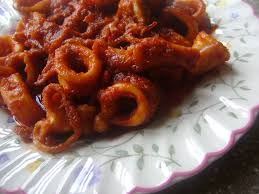 Caranya, selepas dibasuh, perap sotong bersama garam. Resepi Sambal Sotong Pedas