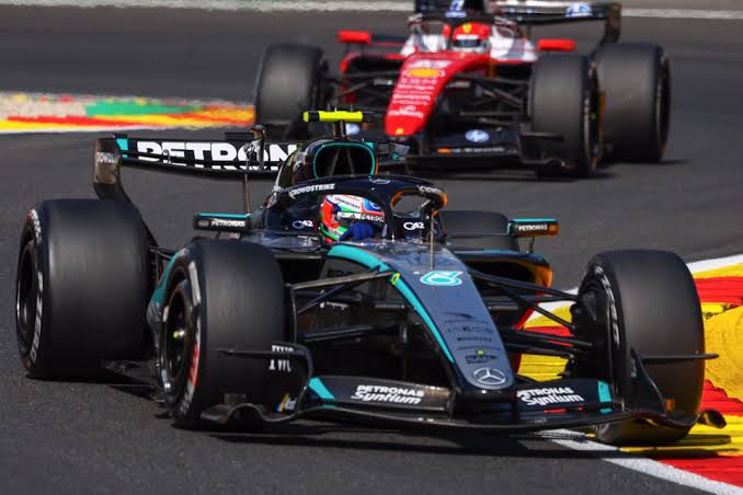 Antonelli fatura o GP da B&eacute;lgica e segue na lideran&ccedil;a da F1
