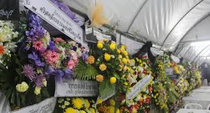 It symbolises transience and the flower's pure look expresses emotions in times of loss and mourning. Culture Thai Christian Funerals In Phuket