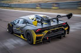 Análisis de cada una de las versiones, características, ficha técnica, fotos y precios del huracán. Formacar The Lamborghini Huracan Sto Is A Lightweight Road Legal Racecar