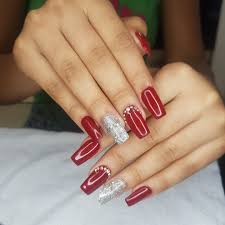Cuanto más vivos sean los colores, mejor aún. Gloss Studio Unas Acrilicas Con Un Lindo Color Rojo Facebook