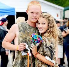 Pregnant Anna Cardwell Won T Let Mama June Visit Daughter Kaitlyn Unsupervised Mama June Celebrity Moms Honey Boo Boo
