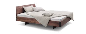 Betty cooper gallery real name elizabeth cooper relatives hal cooper (father), alice betty rescues a 200 pound mastiff from a burning house and the huge canine follows her around. Bett Com Ci Massivholzbett Mit Nachttisch Holzmanufaktur