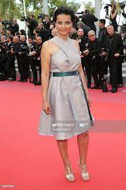 Elle a annoncé sa candidature en mars 2021, espérant former une alliance avec d'autres forces de gauches, pour battre l'actuel président. Najat Vallaud Belkacem Attends The Screening Of The Wild Pear Tree Robe Formelle Najat Najat Belkacem