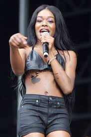 Throughout her life, azealia banks has been involved in a high amount of controversies or criticisms due to her comments on social media and disputes with other celebrities. Azealia Banks Throws Another Pop Sized Tantrum And Storms Off Stage In Melbourne Noise11 Com