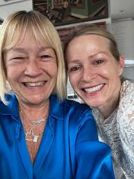 Nothing lands better than a spontaneous text from the fabulous Katie Jacobs  Stanton announcing she's in town 😍 So great to catch up at  #theskyapartment this afternoon 💗 LPs, if you're not