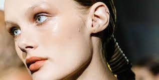 Wondering how to apply bronzer? How To Apply Bronzer And Contour Your Nose Cheeks And Jaw