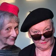 Lesley Stone (@IAmLesleyStone)