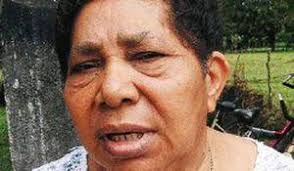 Dos hombres matan a puñaladas a un anciano