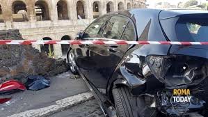 Intorno alle 15 una volante della polizia si è. Incidente Roma Colosseo Oggi 20 Marzo 2017