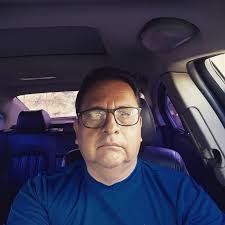 no eres diferente tienes una discapacidad yeso no te hace menos eres muy  linda y te deseo un feliz cumpleaños que Dios te siga bendiciendo y colme  de bune salud y que