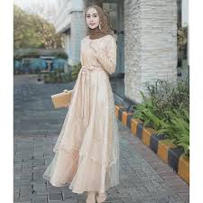 Selain itu kebaya modern dan dress semi kebaya pun juga sering digunakan untuk mengolah bahan satu ini. Harga Dress Brokat Terbaik Juni 2021 Shopee Indonesia