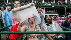 Kentucky Oaks 2022: Photos amid wet Louisville weather