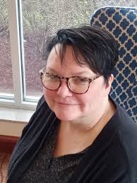 Author promoting books and offering free gifts