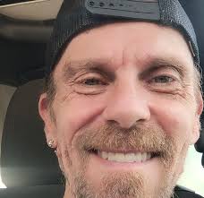 RIP Deputy Jonathan Lyle Floyd County deputy found dead at home A Floyd  County Sheriff's deputy was pronounced dead in his home Thursday, according  to a press release from Deputy Carrie Edge.