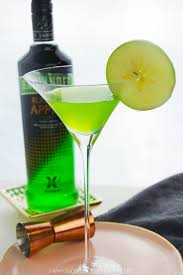 How to make the perfect apple martini. Apple Martini Sugar Spice And Glitter