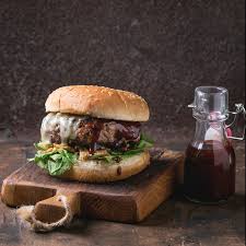Burgers De Bœuf Sauce Cremeuse Au Fromage Bleu Et Aux Champignons Portobellos Recipe Food Burger Sauce Cute Food
