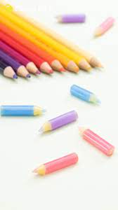 学生時代に使ったどこか懐かしい文房具をミニチュアにアレンジ カラフルな色鉛筆が幸せな気分を運んでくれそう ボトルチャーム 手作り 小物 アイスレジン