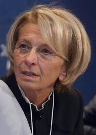 Dove prima c'era un lavatoio diroccato, oggi c'è la deliziosa casa di emma bonino, con vista mozzafiato sul cuore di roma antica. Il Coraggio E Il Messaggio Di Emma Bonino Vidas