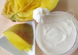 Recette Masque Nourrissant Pour Cheveux Secs Au Beurre De Mangue Aroma Zone Beurre De Mangue Cheveux Secs Cosmetiques Maison