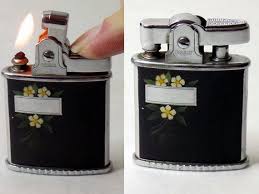 1950s Rare Ronson Lighter Princess Working Black Enamel Yellow Flower Detail Rare Twist Bottom Pocket Lighter Flint F Ronson Lighter Pocket Light Rare
