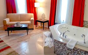 Fachmännisch gefertigt und im klassischen stil für einen zeitlosen look im gartenparadies. Hotel Hot Tub Suites In Canada Spa Tub Getaways In All 10 Provinces