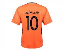 Dus ben je opzoek naar een voetbalshirt, voetbalbroekje. Nederlands Elftal Voetbaltenue Thuis Eigen Naam Oranje Kids Senior Ek 2021 2022 Egbertssport Nl