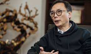 This disc has the same issue as the first wolf warrior, i.e you need to select english subtitles to understand the movie, but there are scenes in both movies. Wolf Warrior 2 Producer Talks About Foreign Media S Change In Attitude Toward The Film Global Times