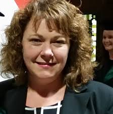 What sewing cabinet brands with lift are recommended for purchase?