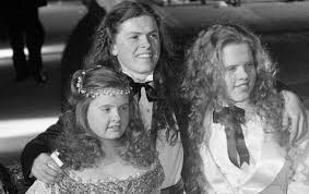 Know famedstar miranda mckeon info such as her biography, wiki, body statistics, height, weight miranda mckeon is an american famed star who is best known for her minor role as josie pye on the. Barby Kelly 45 Todesursache Bekannt