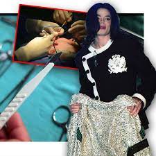 Was passierte mit seiner nase? Michael Jackson Posthum Entstellt Fehlte Dem King Of Pop Bei Seinem Tod Die Nase Michael Jackson
