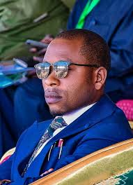 rt. hon. kg dewan supports constituents with donations