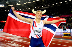 Karsten warholm of team norway finishes first ahead of rai benjamin of team united states in the men's 400m hurdles final on day eleven of the tokyo 2020 olympic games at olympic stadium on august 03, 2021 in tokyo, japan. 400 Meter Hurden Weltmeister Karsten Warholm Der Wundermann Mit Dem Wikingerhelm Sportmeldungen Stuttgarter Zeitung