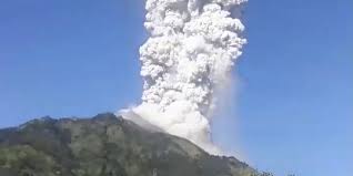Jika mengalami mimpi gunung meletus dari kejauhan, kemungkinan anda akan mulai menjalin hubungan baru dan pekerjaan baru yang nyaman. 5 Fakta Penyebab Gunung Merapi Yogyakarta Sering Meletus Merdeka Com