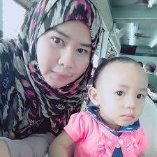 Bagai langit dengan bumi ye dua jenis shampoo ni. NASIB BAIK I STOP SEBELUM  BOTAK 👨🏻‍🦲🤌🏻🤌🏻 Selsun blue : -1/5 La flor anti hair fall : 5/5