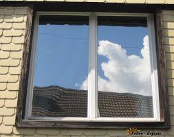 Fensterfolien, wie sonnenschutzfolien und sichtschutzfolien werden von innen oder von außen am fenster montiert. Spiegelfolien Wo Von Innen Eine Sehr Guten Ausblick Verfugen
