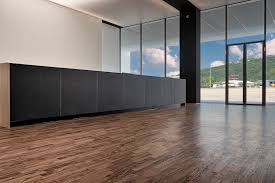 Case in care arhitectura moderna si materialele de constructii naturale se imbina in cel mai fericit mod dand nastere unor locuinte pe cat de frumoase pe atat de sanatoase si prietenoase cu mediul. I Love Parquet