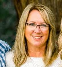 Lori Falk's Instagram, Twitter & Facebook