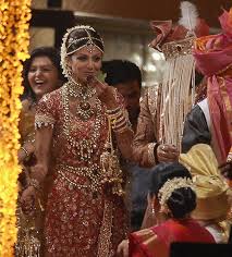 Shilpa Shetty Wedding Saree And Jewellery Indian Bride Indian Wedding South Indian Bride She carried a clutch by alexander mc queen and finished off her party look with straight hair.