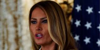 Меланія Трамп у стильному костюмі зустрілася з королевою Йорданії Ранією у  Нью-Йорку