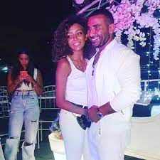 اتهم الفنان المصري احمد سعد بالنصب عليه وهذا قد تم بتوجيه الاتهامات إليه عبر محضر تم تحريره بقسم الأهرام بالقاهرة ، والواضح بالوسط الفني وخاصة وان المنتج الإماراتي منتج معروف ومشهور وأيضا الفنان احمد سعد فنان ومطرب مصري وعربي له اسمه وسمعته بالتأكيد. Ø®Ø·ÙŠØ¨Ø© Ø£Ø­Ù…Ø¯ Ø³Ø¹Ø¯ ØªØ­ØªÙÙ„ Ø¨Ø¹ÙŠØ¯ Ù…ÙŠÙ„Ø§Ø¯Ù‡ Ø¹Ù„Ù‰ Ø§Ù„Ù†ÙŠÙ„ ÙˆØªÙØ§Ø¬Ø¦Ù‡ Ø¨Ù„Ø§ÙØªØ§Øª Ø¥Ø¹Ù„Ø§Ù†ÙŠØ© Ø¹Ù„Ù‰ ÙƒÙˆØ¨Ø±ÙŠ Ø£ÙƒØªÙˆØ¨Ø± ØµÙˆØ±