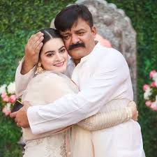 Jun 12, 2021 · aiman khan missed her late father mubeen khan at the 'fairy tale' engagement ceremony of her sister minal khan and ahsan mohsin ikram on friday. Minal Khan Ahsan Mohsin Ikram Got Engaged Pictures Showbiz Pakistan