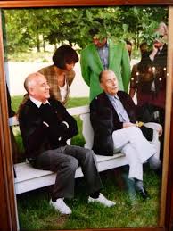 Biografia e resumo da vida. Gorbatchev Et Mitterrand A Cormatin Picture Of Chateau De Cormatin Tripadvisor